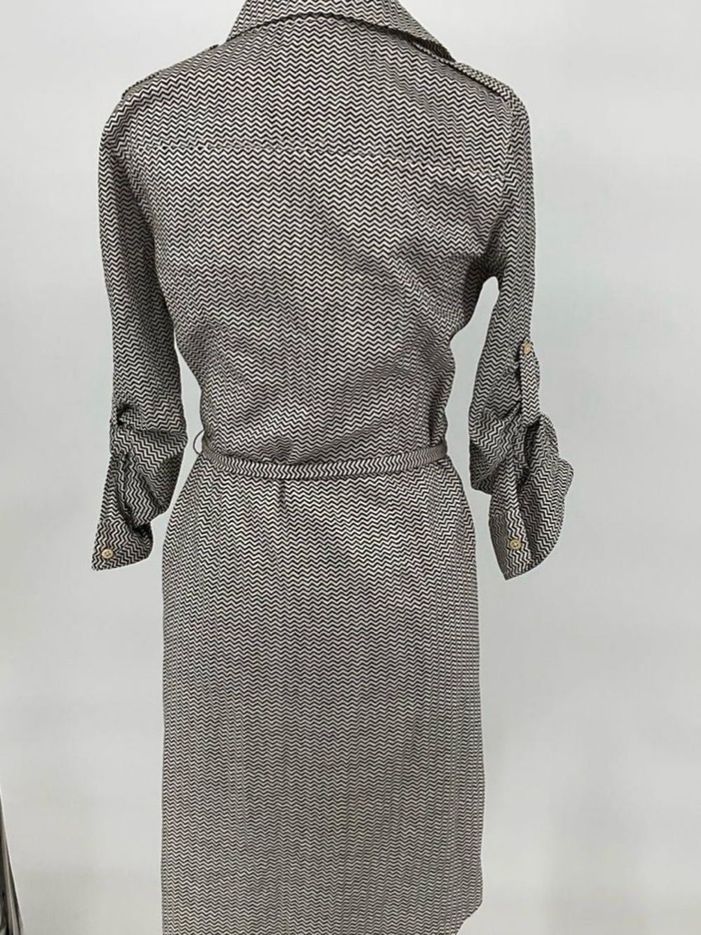 Lightweight Tory Burch Black and White Zigzag Shirt Dress ☀️ - Picture 2 of 4